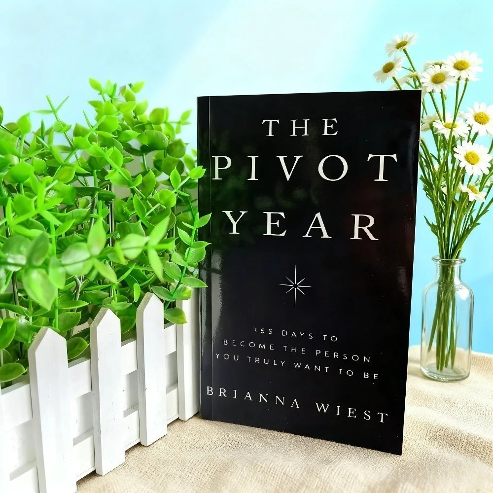 The Pivot Year:365 Days To Become The Person You Truly Ant To Be Paperback Book