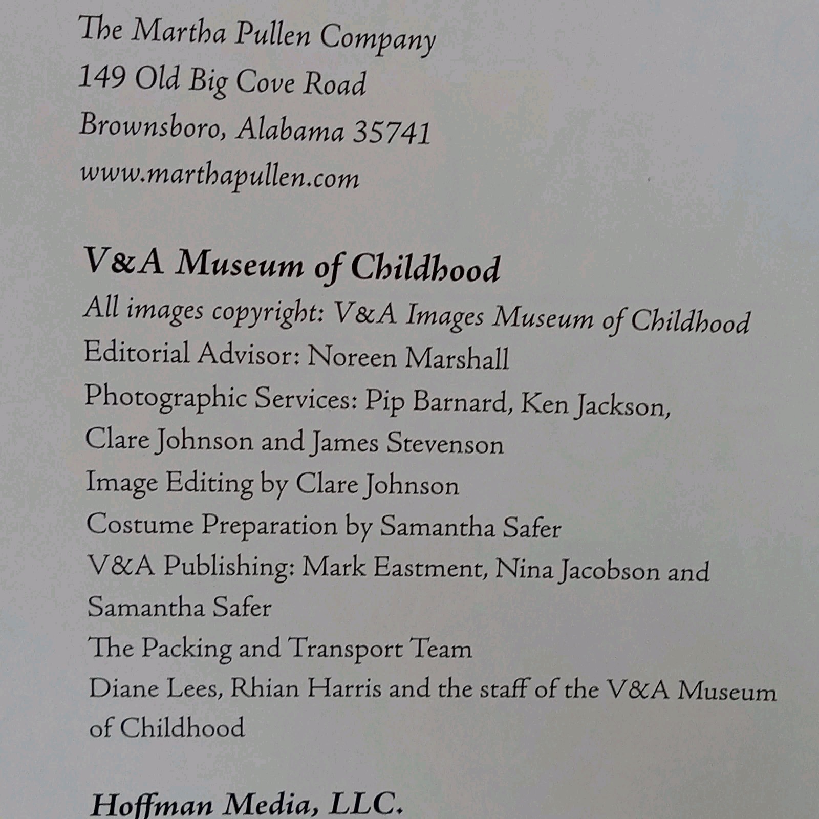 Victoria & Albert Museum of Childhood Martha Pullen (HC) 2008) Full Color Photo