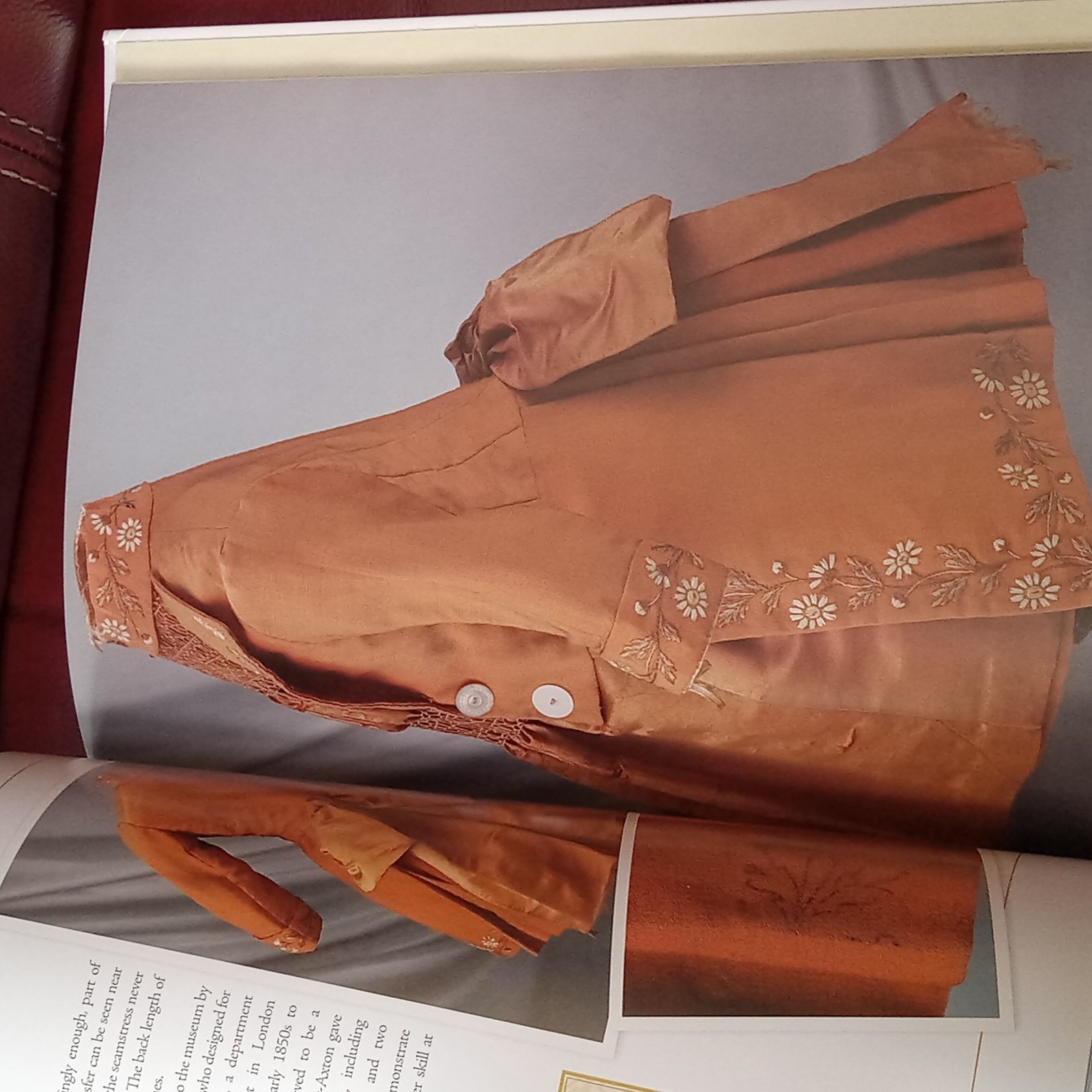 Victoria & Albert Museum of Childhood Martha Pullen (HC) 2008) Full Color Photo