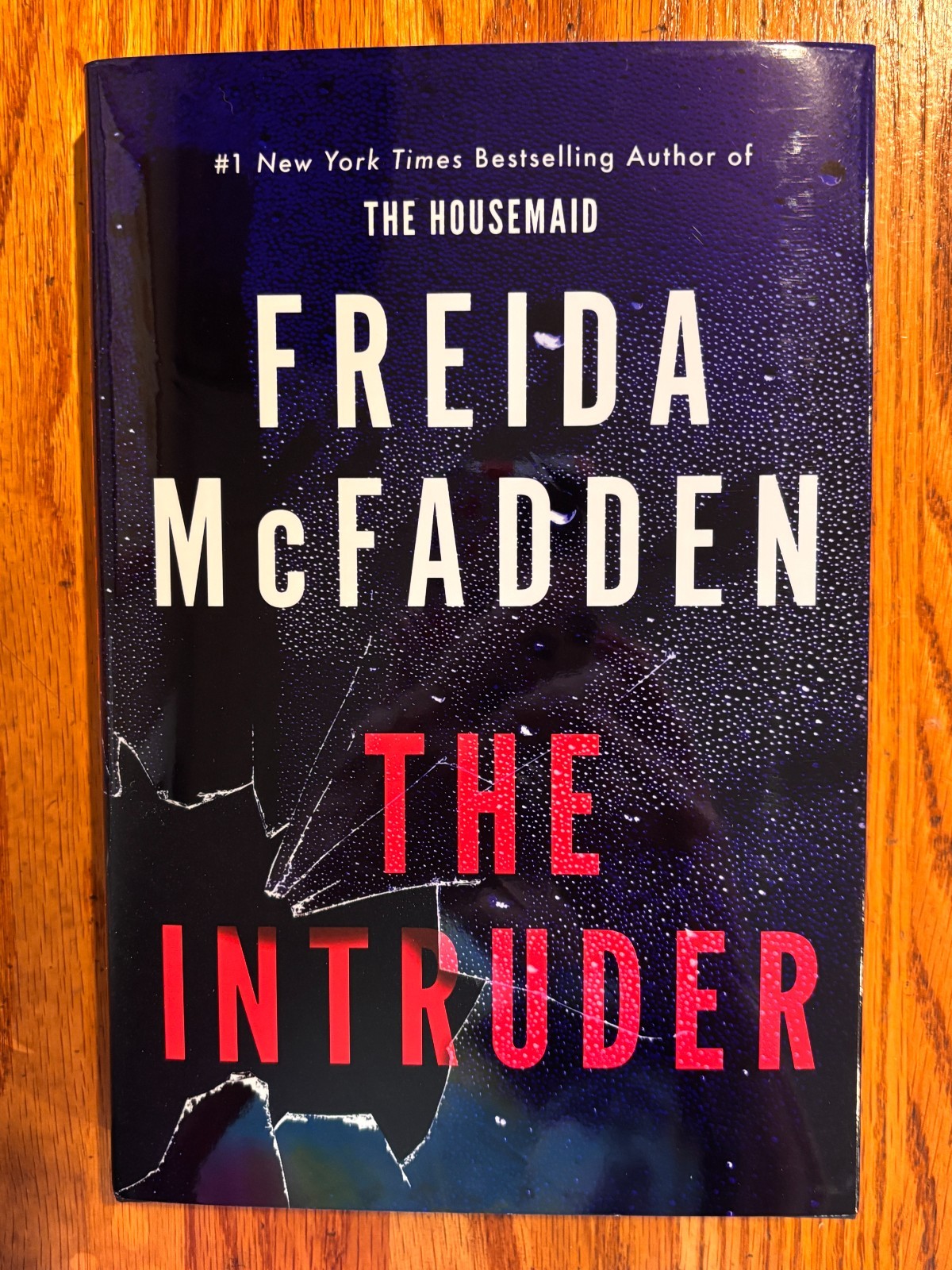 D-luxe hardcover edition THE INTRUDER Freida McFadden