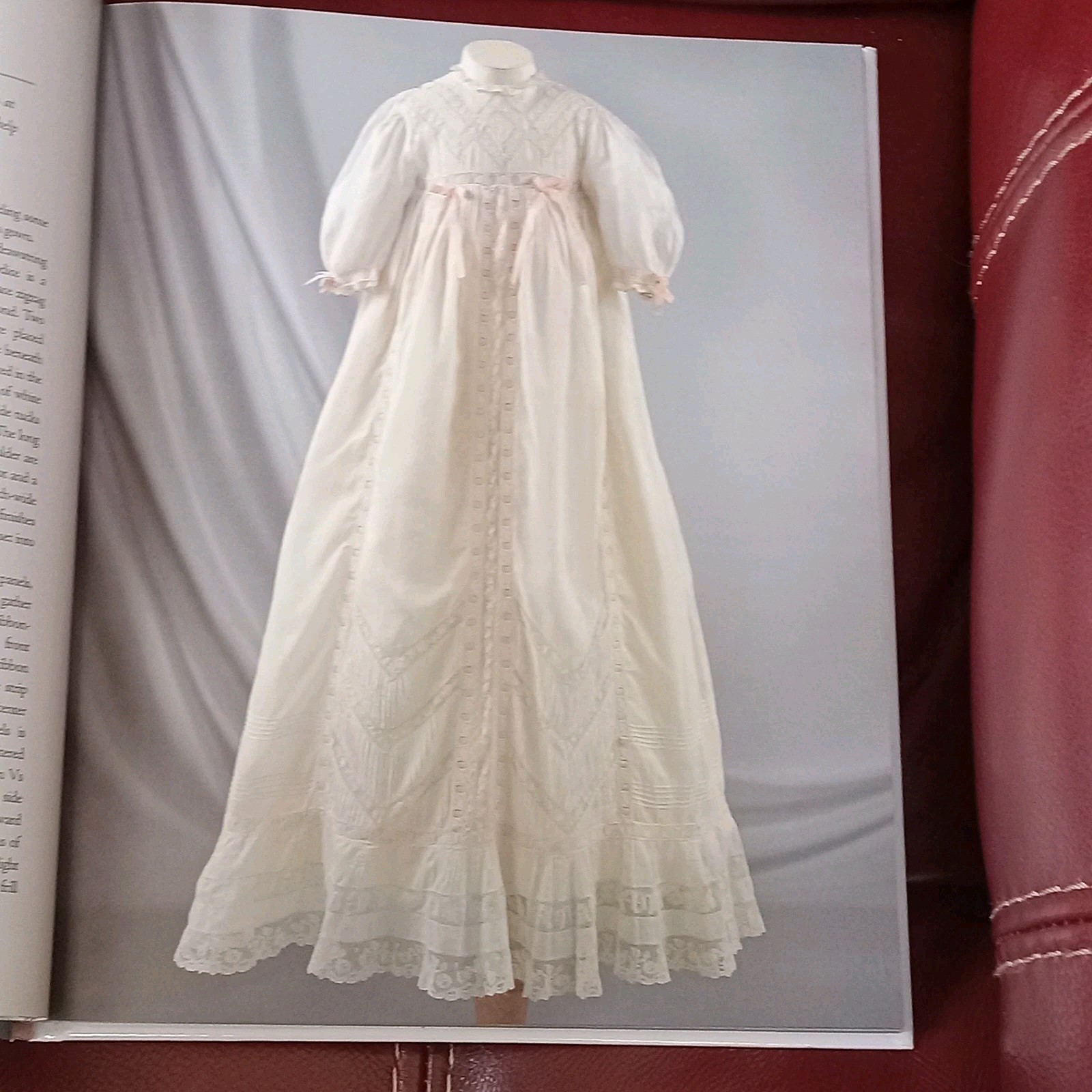 Victoria & Albert Museum of Childhood Martha Pullen (HC) 2008) Full Color Photo