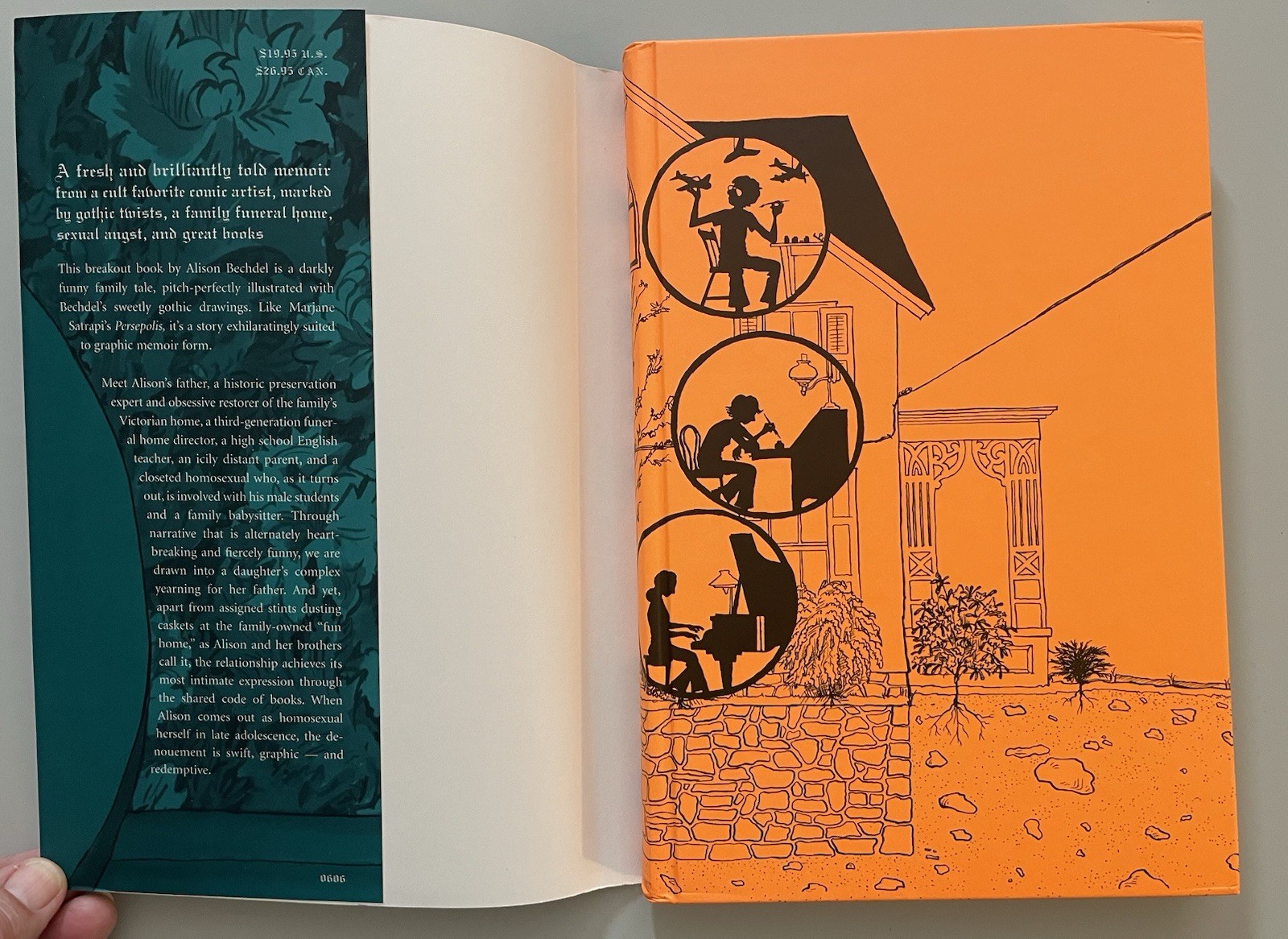 SIGNED.Fun Home: A Family Tragicomic. Alison Bechdel. Hardcover. like new!