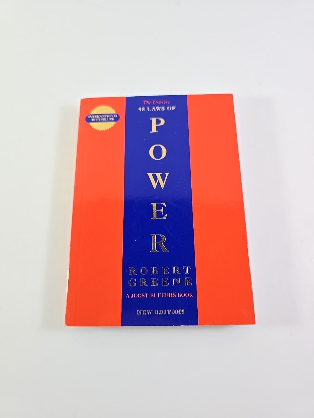 The Concise 48 Laws Of Power (The Robert Greene Collection)