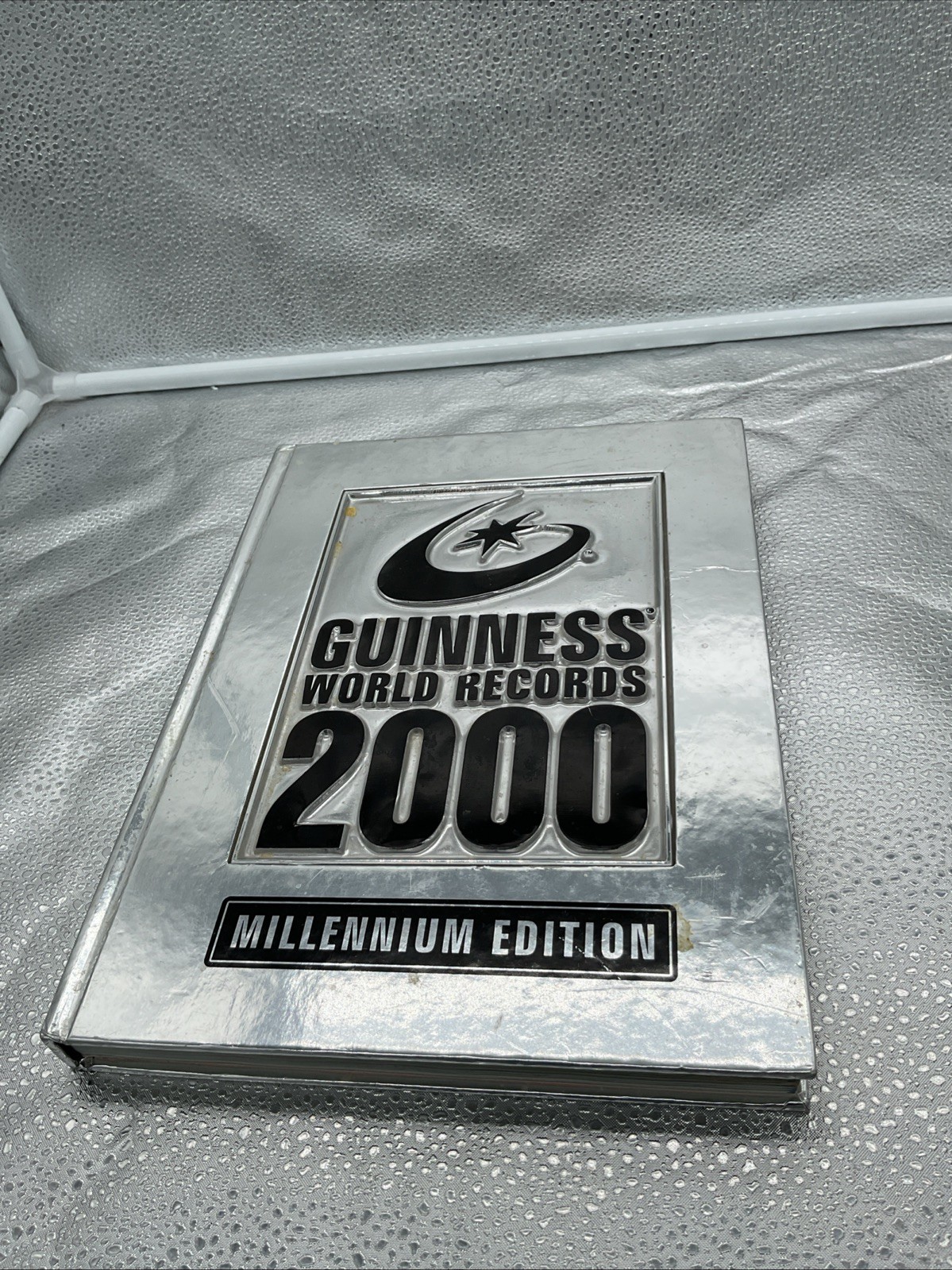 Vintage Guinness Book Of World Records 2000 Millennium Edition Silver Hard Cover