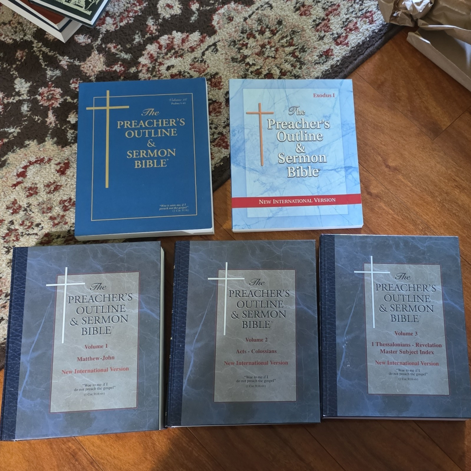 Leadership Ministries Worldwide Preacher’s Outline & Sermon Bible NIV HC Lot 5