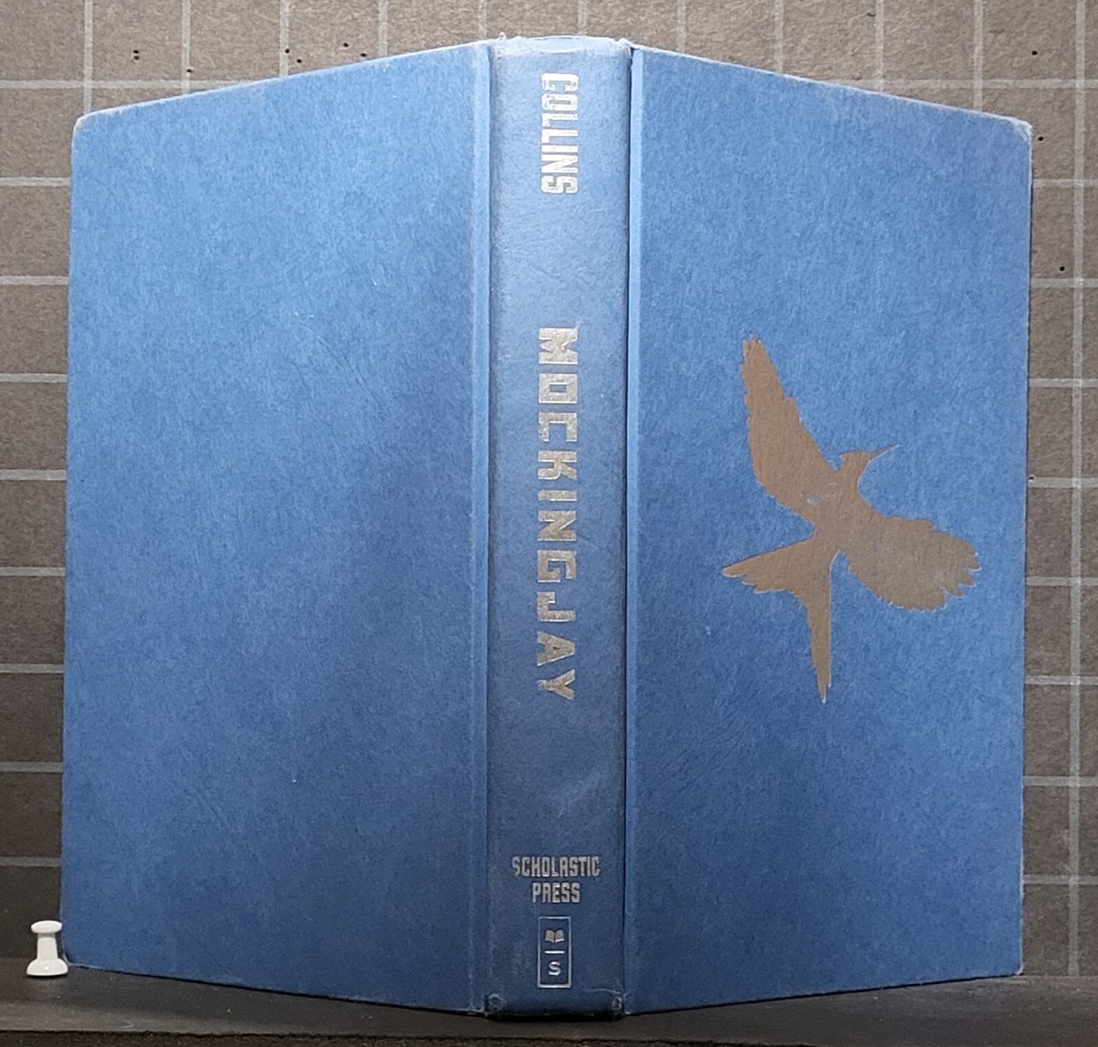 The Hunger Games Ser.: Mockingjay: Book Three by Suzanne Collins 775