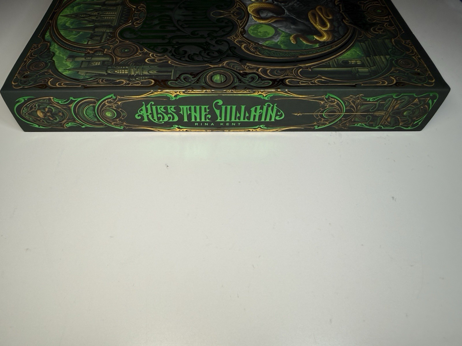 BFD Kiss the villain By Rina Kent (books For Days)