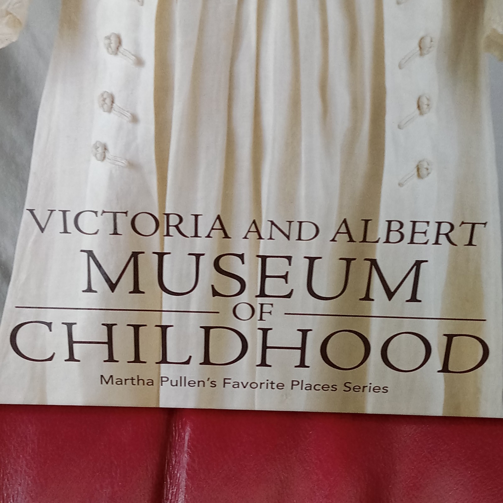 Victoria & Albert Museum of Childhood Martha Pullen (HC) 2008) Full Color Photo