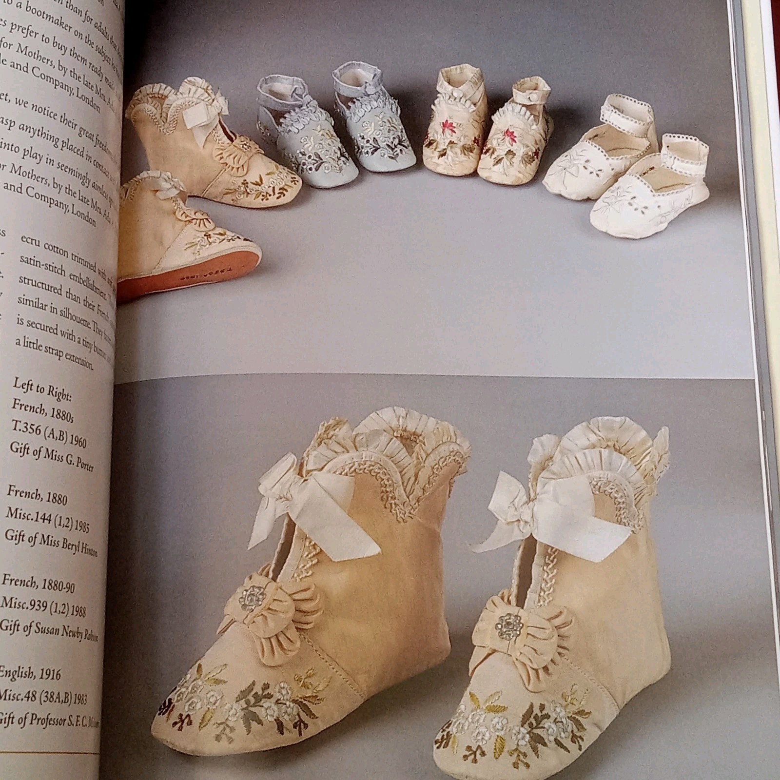Victoria & Albert Museum of Childhood Martha Pullen (HC) 2008) Full Color Photo