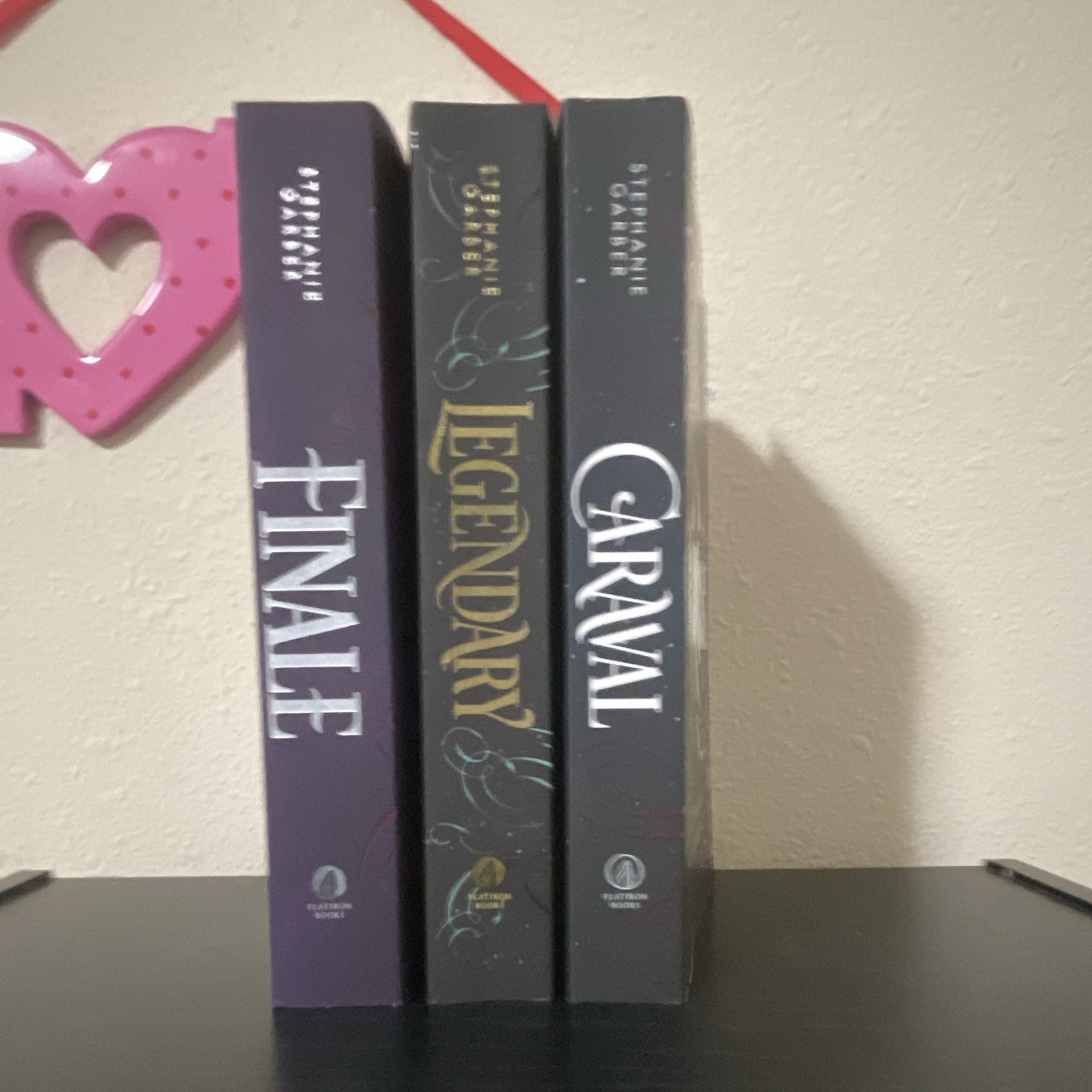 Stephanie Garber Caraval 3-Book Paperback Box Set: Caraval/Finale