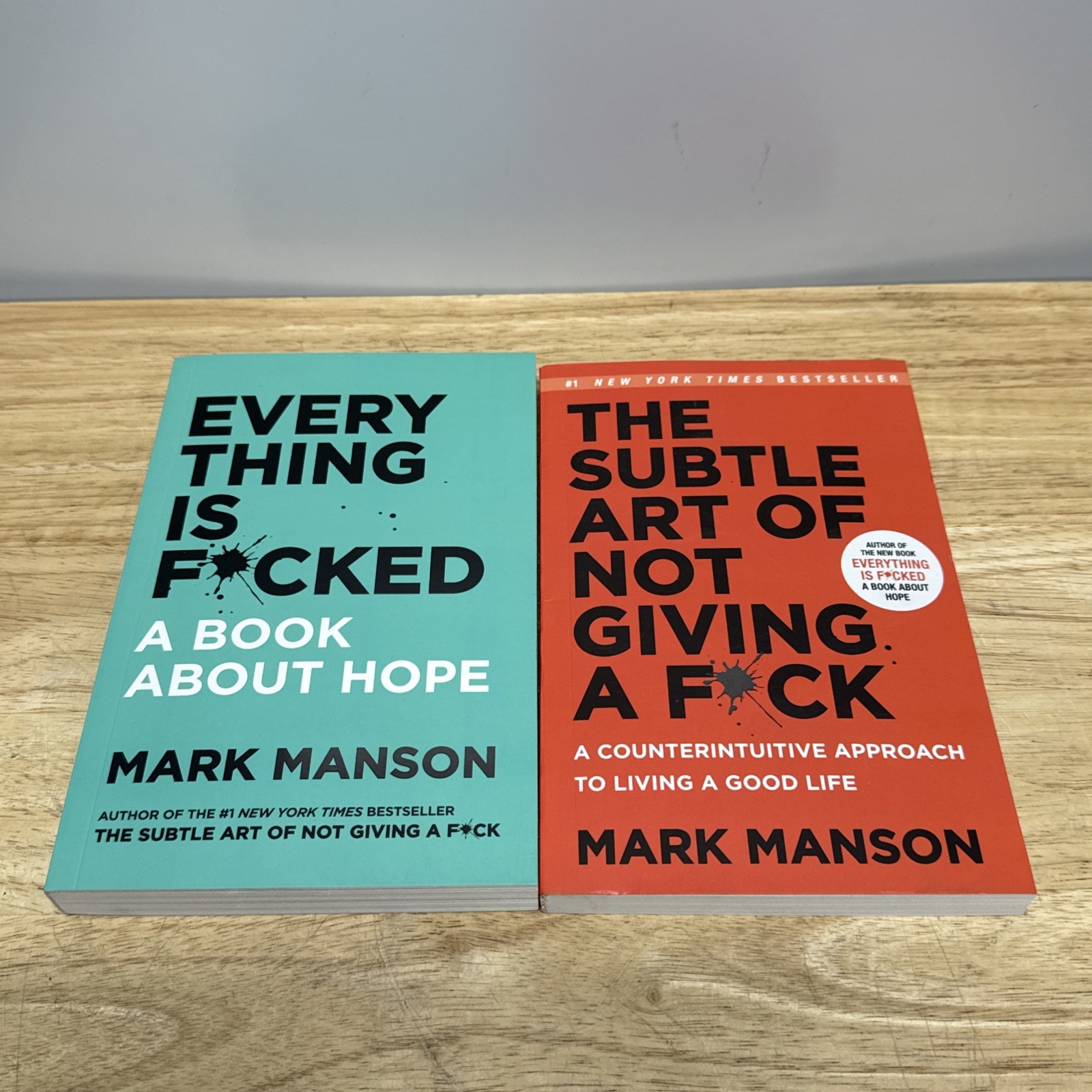Everything is Fucked and Subtle Art of Not Giving a Fuck (PAPERBACK) MARK MANSON