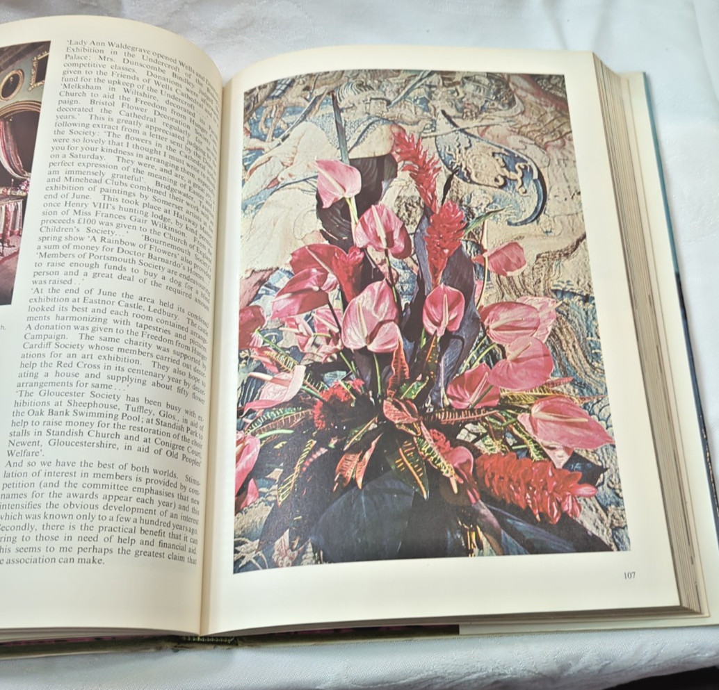 Flower Arranging in Colour By Betty Massingham 1968 301 pages