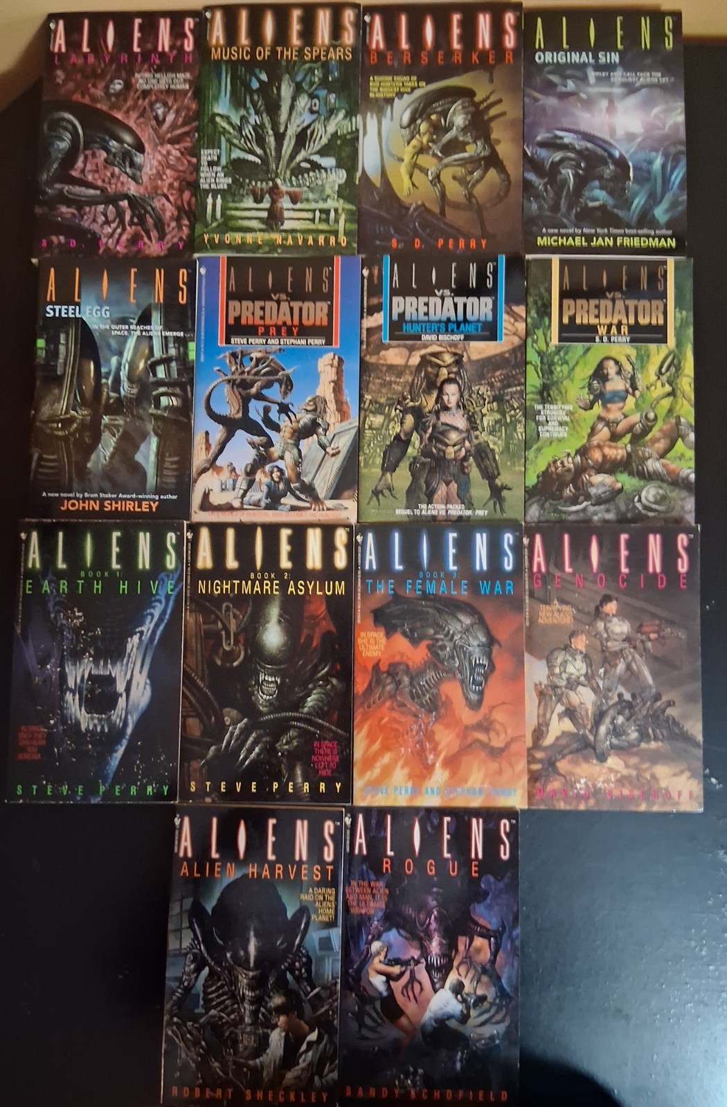 Aliens & AVP BOOKS Lot of 14 All In Very Good Shape FREE SHIPPING
