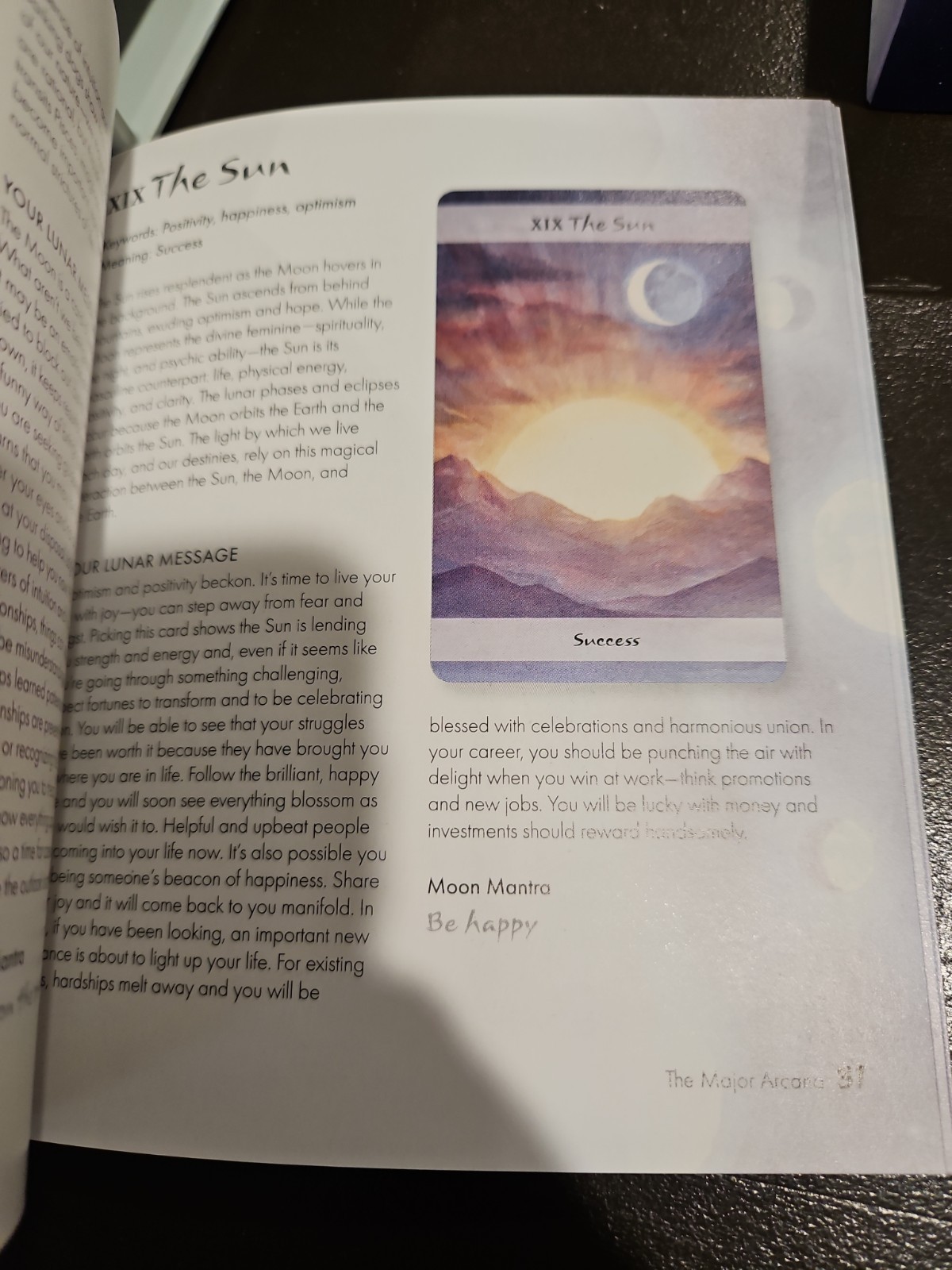 Lunar Tarot: Manifest your dreams 78 Cards 64 Page Book