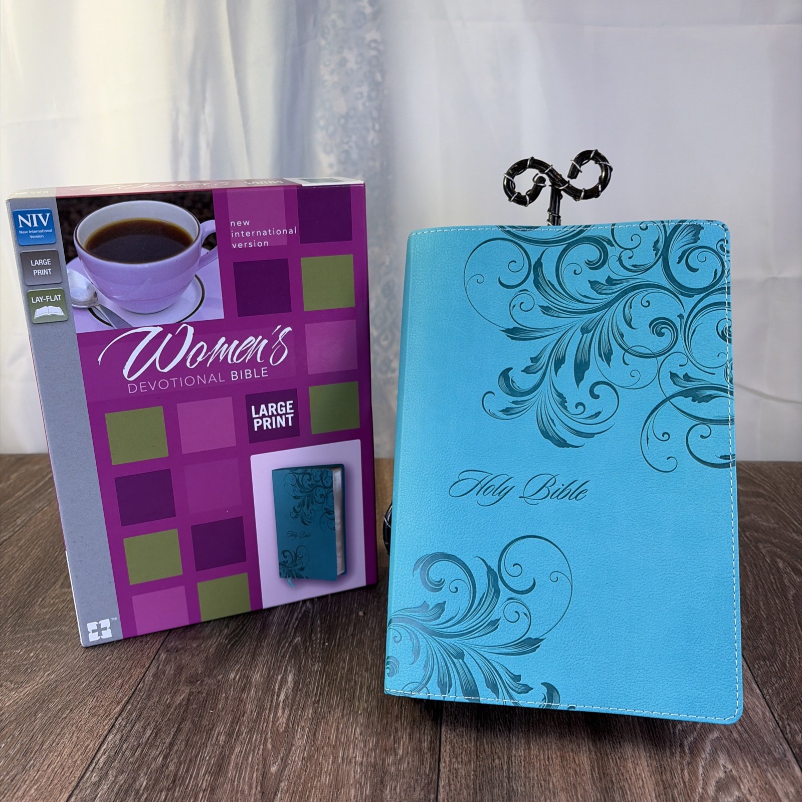 NIV Women’s Devotional Bible Large Print Leathersoft Teal by Zondervan