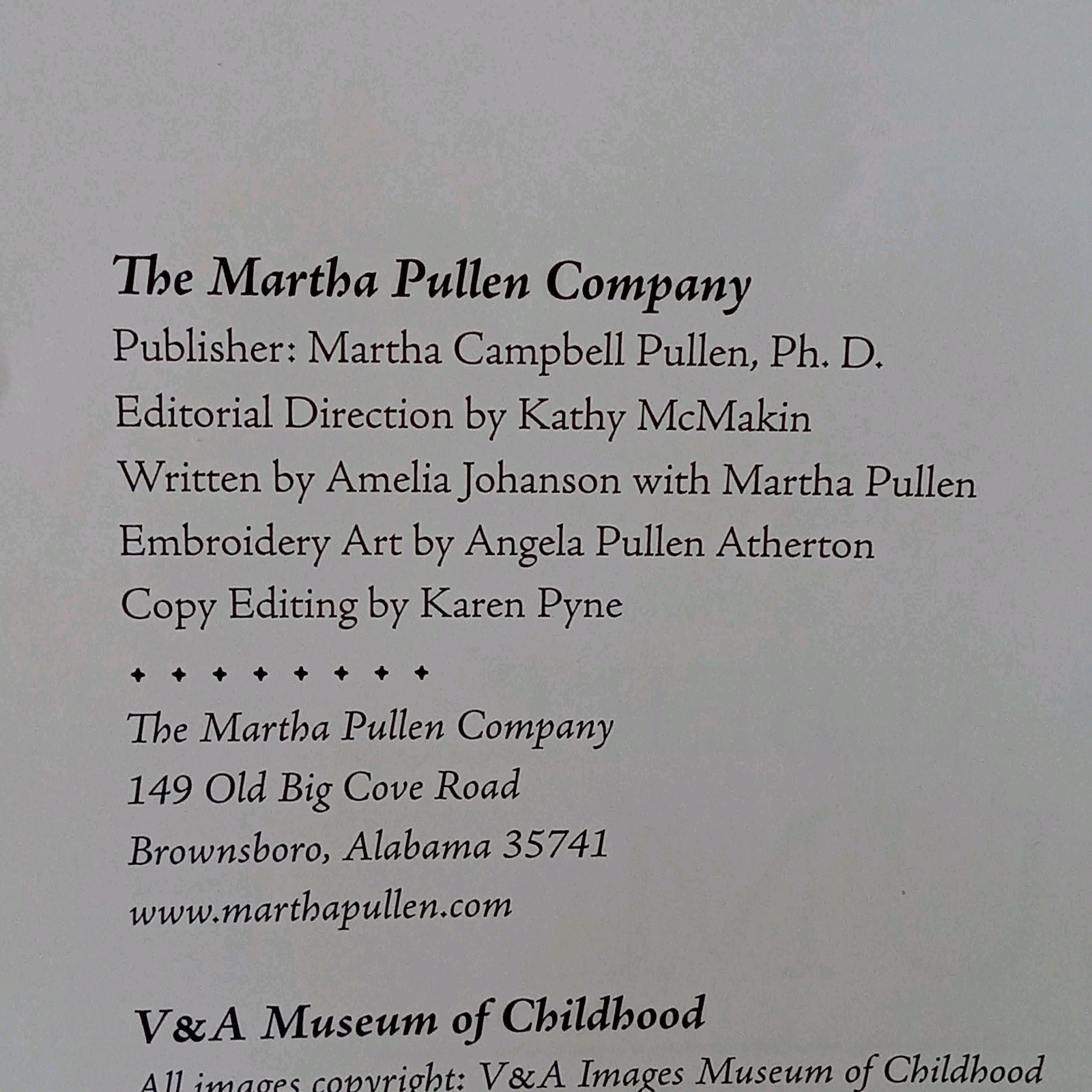 Victoria & Albert Museum of Childhood Martha Pullen (HC) 2008) Full Color Photo