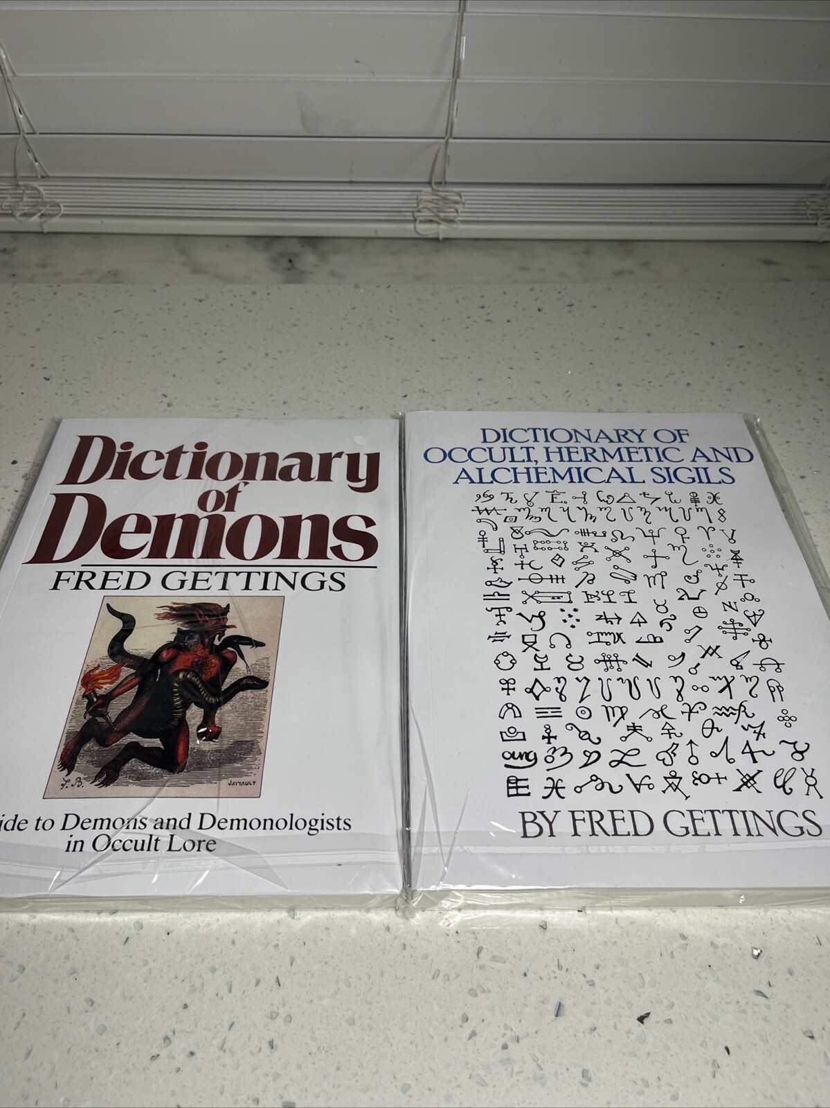 Dictionary of Occult,Hermetic&Alchemical Sigils,Dictionary of Demons,Fred Gettin