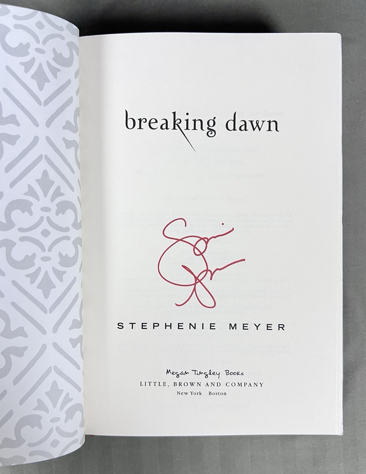‘Signed’ Breaking Dawn by Stephanie Meyer – 1st Printing Collector’s Edition M2