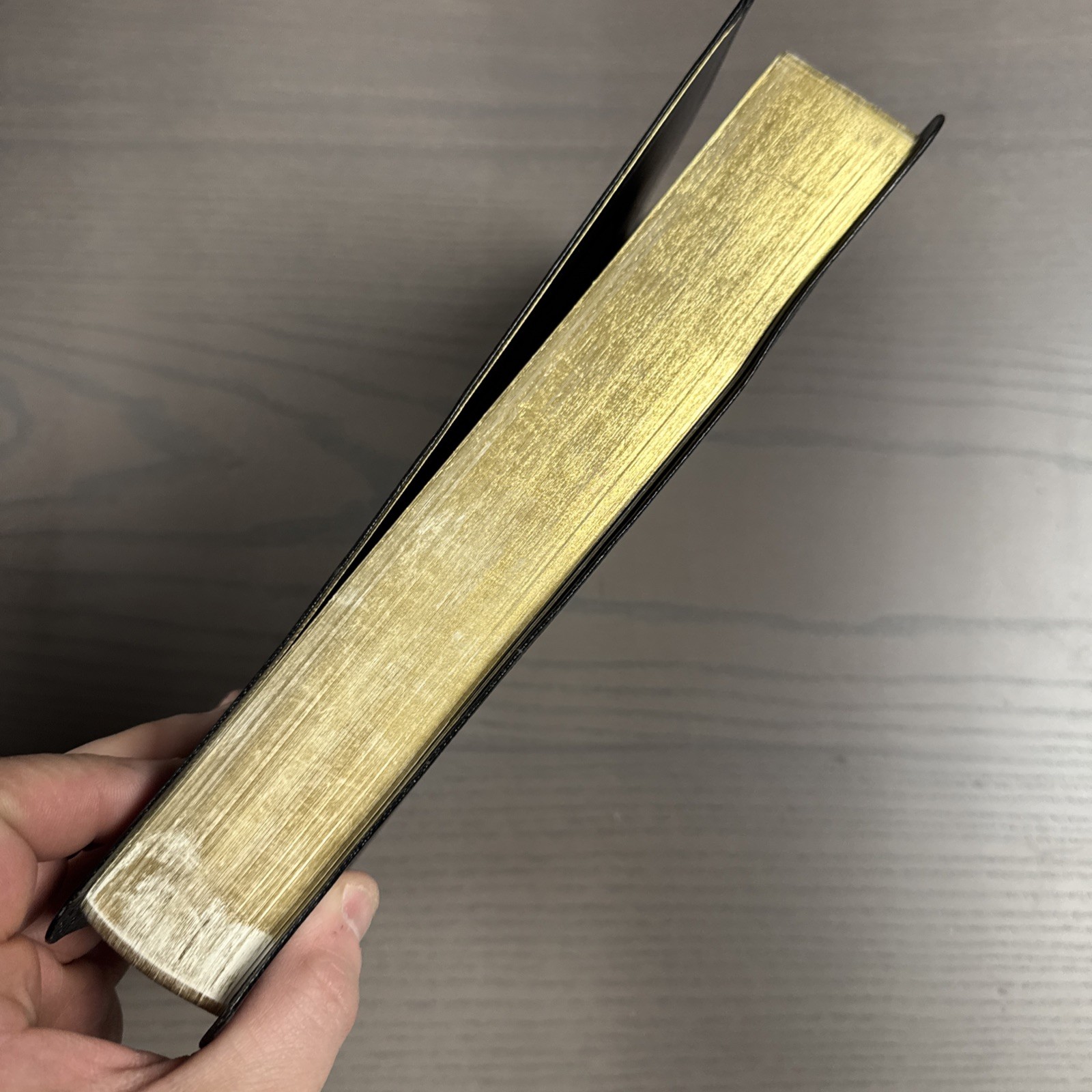 Holy Bible NKJV Giant Print Center Column Nelson 994 Black Leather Indexed