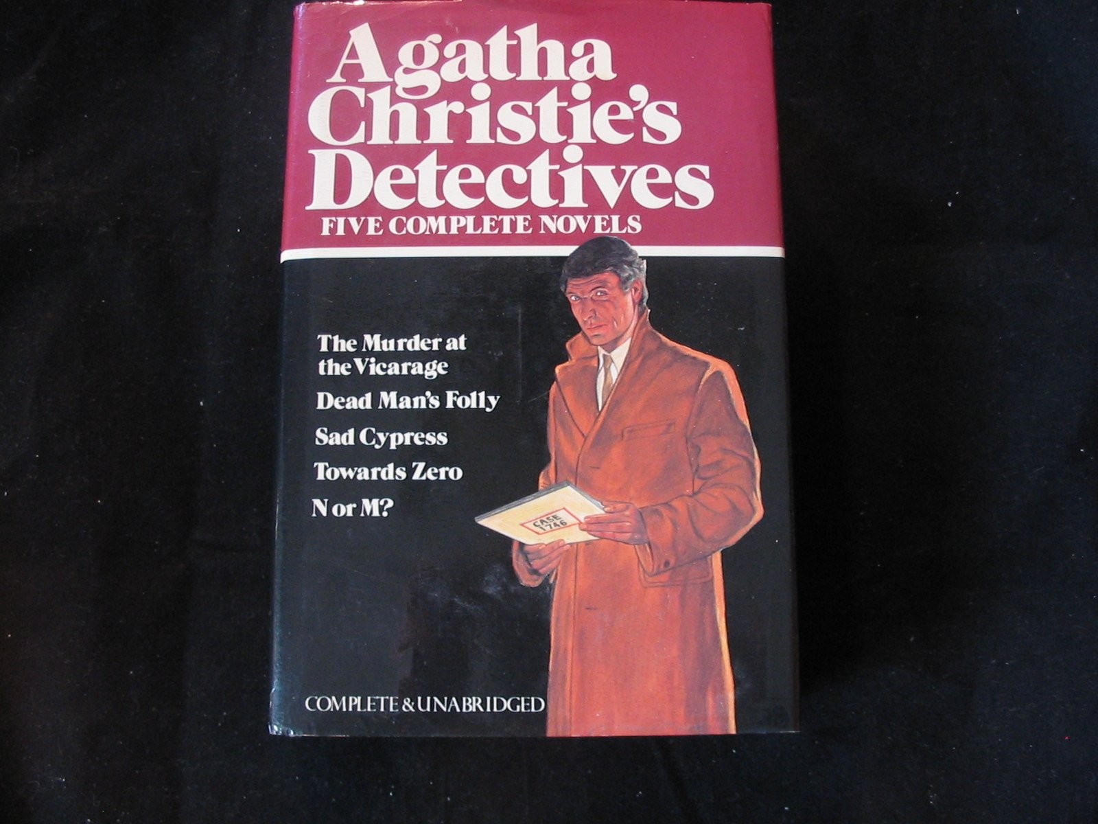 Agatha Christie’s Detectives: Five Complete Novels (The Murder at the Vicara…